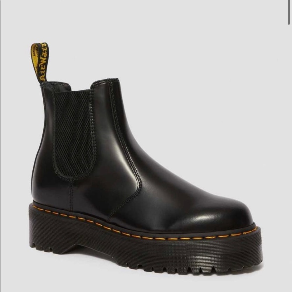 Dr. Martens 2976 Platform Chelsea Boots